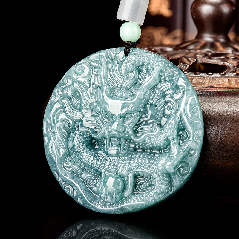 Jewelry & Watches Sp Z Oo Janów Lubelski - Collier pendentif dragon en jadéite birmane,
