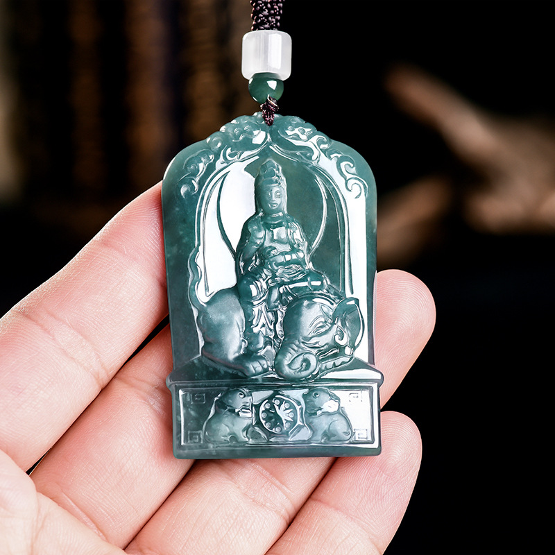 Jewelry & Watches Sp Z Oo Janów Lubelski - Collier pendentif Guanyin en jadéite birmane