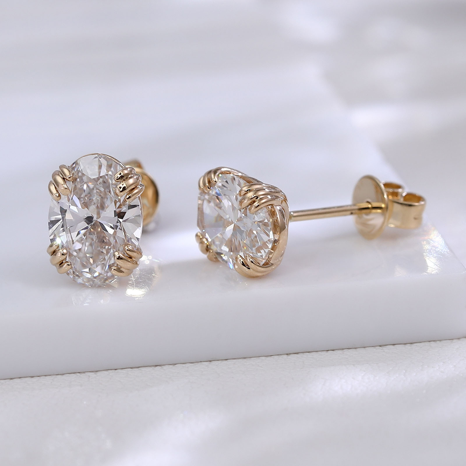 Diamond Stud Earrings - Boucles d'oreilles ovales de luxe Provence