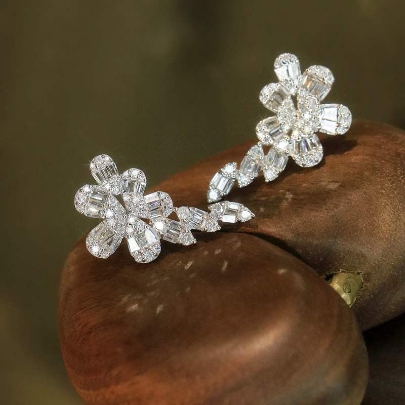 Aazuo – bijoux fins en or blan - Diamond Stud Earrings avis et prix